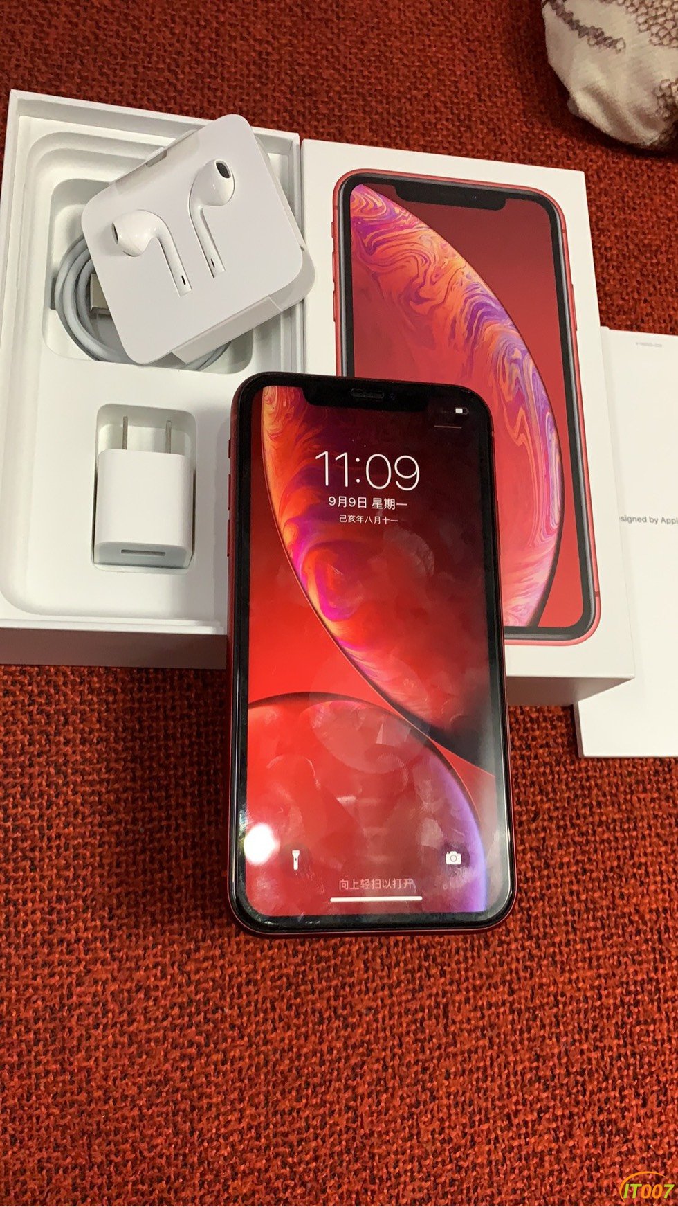 苹果xr红色版的(苹果xr红色手机图片)